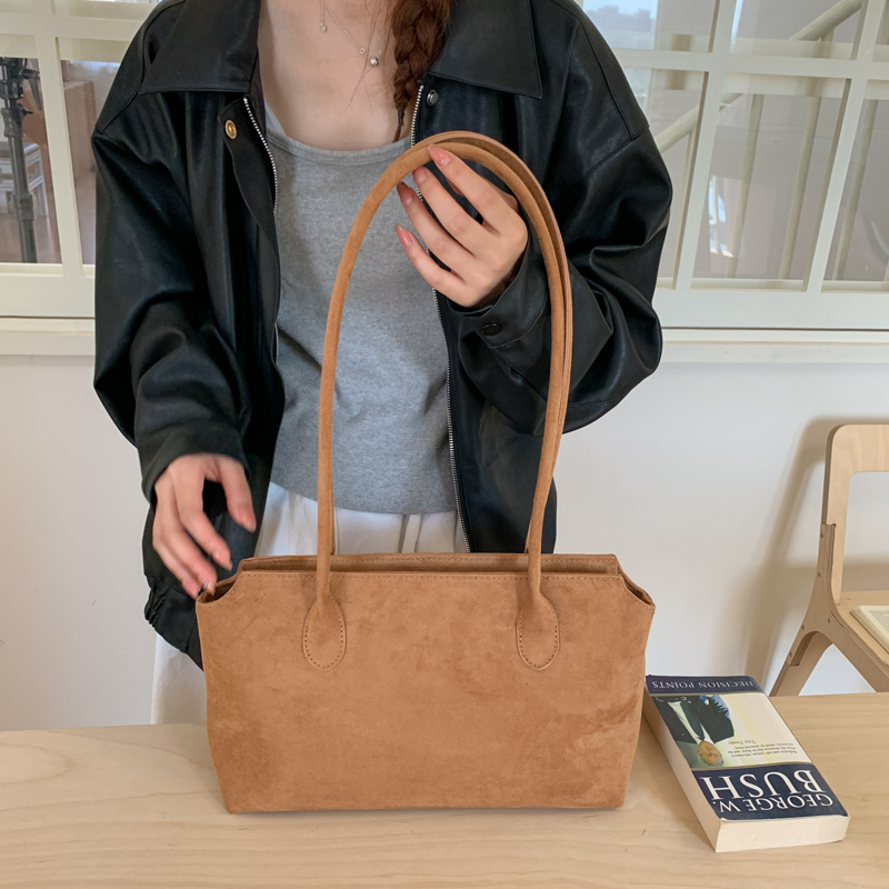 ヴィンテージ風ブラウンスエード脇の下バッグ、新しいミニマリス - Women Hand Bags For Office のレビューと価格